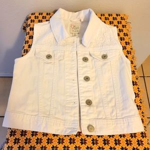 est. 1989 PLACE TOPS SIZE 7- 8